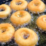 How Commercial Kitchens Choose the Best Oils for Frying Doughnuts for Perfect Texture