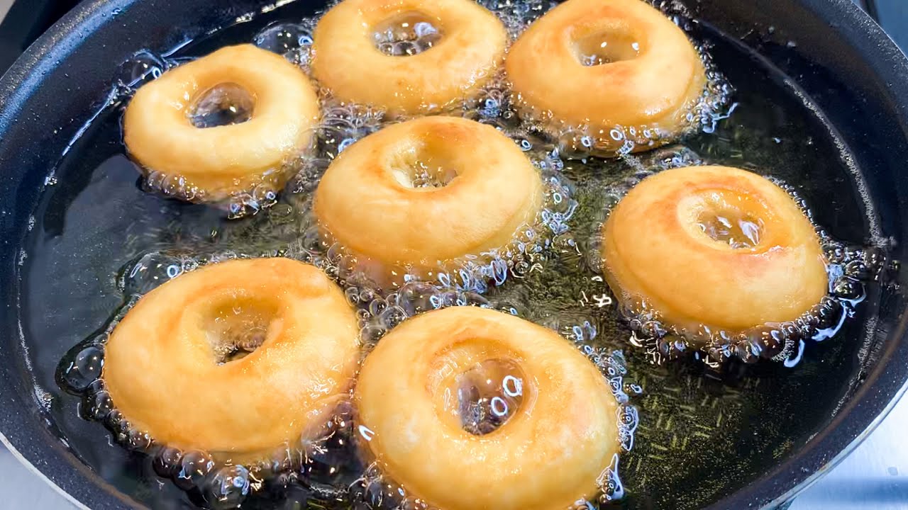 How Commercial Kitchens Choose the Best Oils for Frying Doughnuts for Perfect Texture