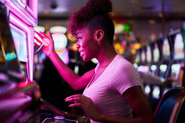 Reviewing Advanced Slot Features at the best online casino sites Singapore for Gamers